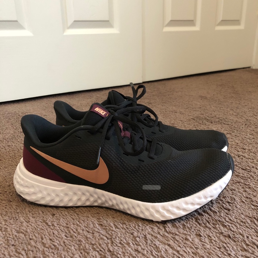 Nike Revolution
